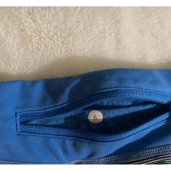 Lululemon run a marathon crop, color black / blue multi,Material power luxtreme - Picture 9 of 12